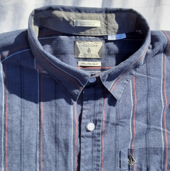 Volcom button down - Picture 2 of 4